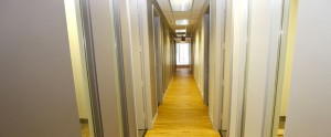 couloirok 300x124 Le couloir des bureaux St Gabriel